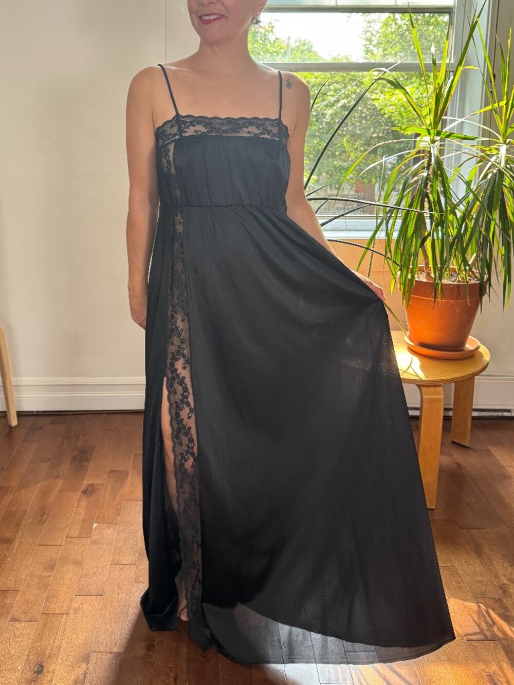 Vintage 80's LINDA LINGERIE Maxi Lace Nightgown - Size S / M